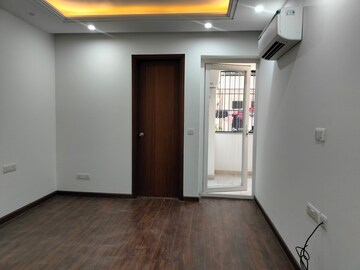 Room in 3.5 BHK Apartment at Saket – for Rent