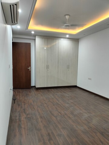 Room in 3.5 BHK Apartment at Saket – for Rent