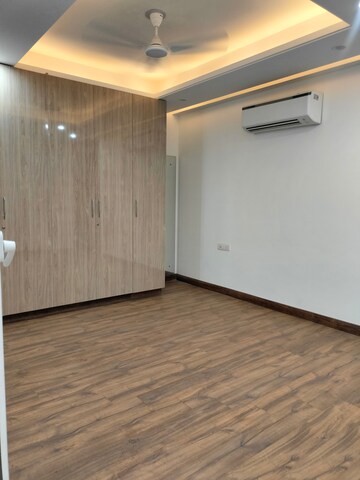 Room in 3.5 BHK Apartment at Saket – for Rent