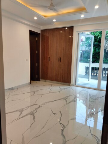 Room in 3.5 BHK Apartment at Saket – for Rent