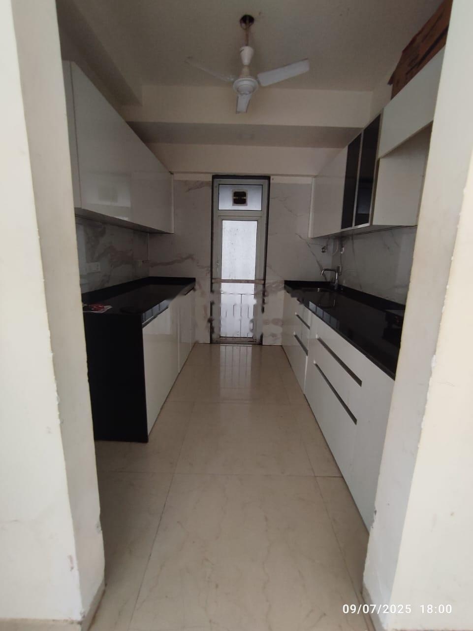2 BHK Apartment For Rent in Ruparel Ariana