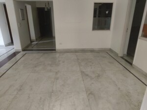 Room in 3.5 BHK Apartment at Vasant Kunj – for Sale