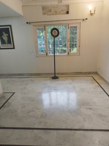 Room in 3.5 BHK Apartment at Vasant Kunj – for Sale
