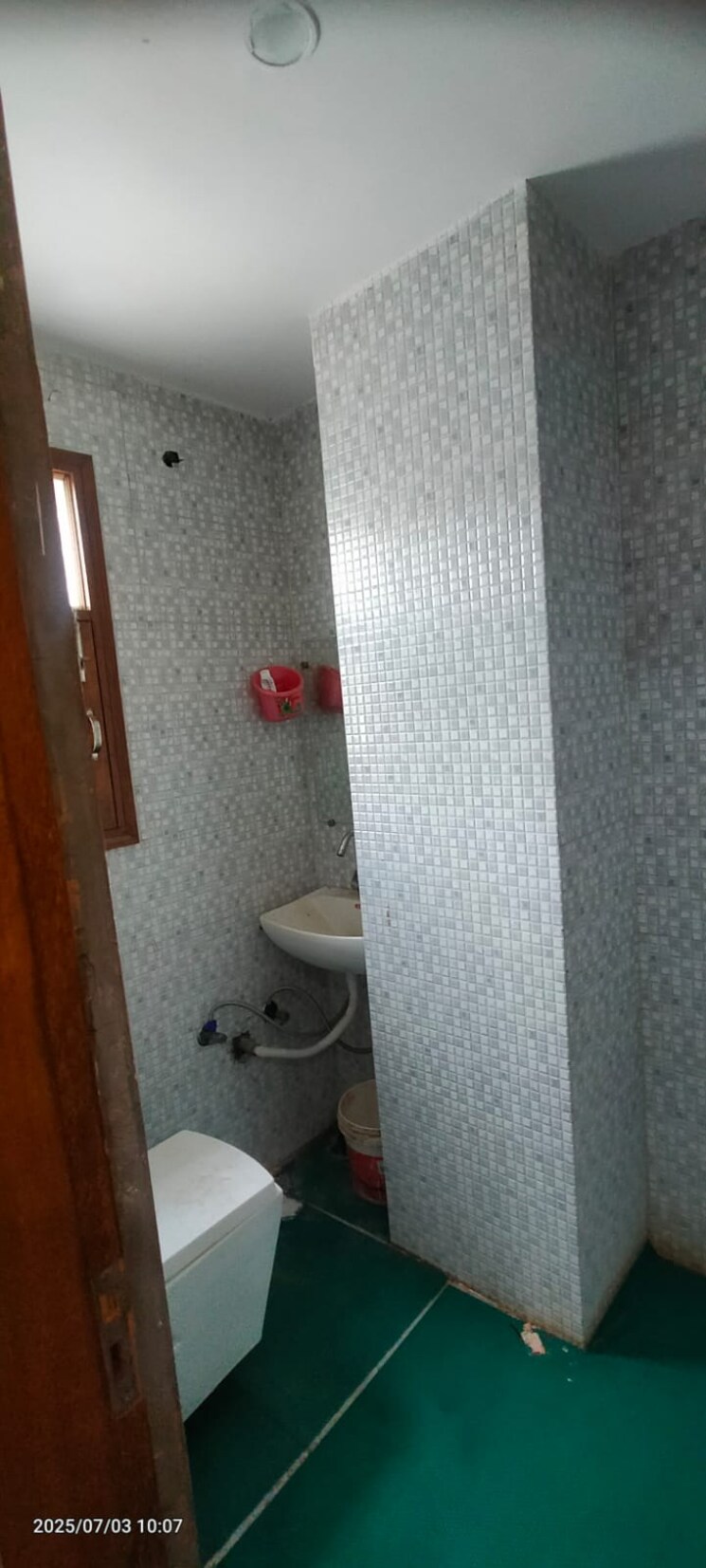 Bathroom, sector 23 dwarka 4 Bedroom 1100 Sq.Ft. Apartment In Sector 23 Dwarka Delhi 9108658