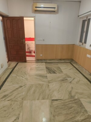 Room in 3.5 BHK Apartment at Vasant Kunj – for Sale