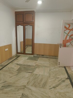 Room in 3.5 BHK Apartment at Vasant Kunj – for Sale