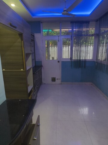 Room in 3.5 BHK Apartment at Vasant Kunj – for Sale