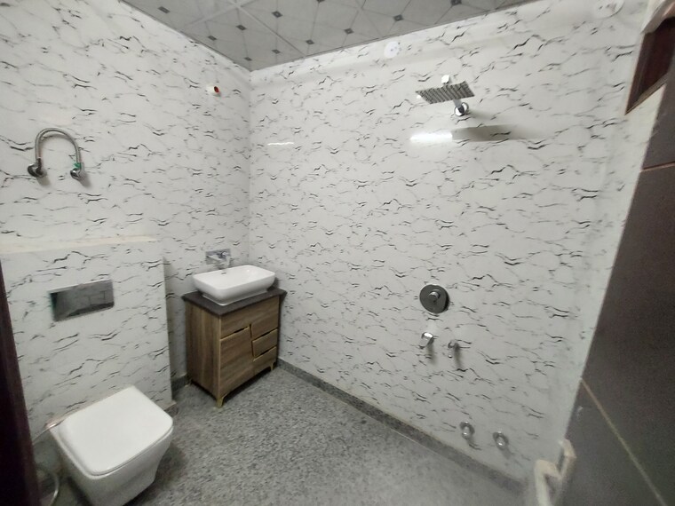 Bathroom, rajendra nagar 4 Bedroom 205 Sq.Yd. Builder Floor In Rajendra Nagar Ghaziabad 9108697