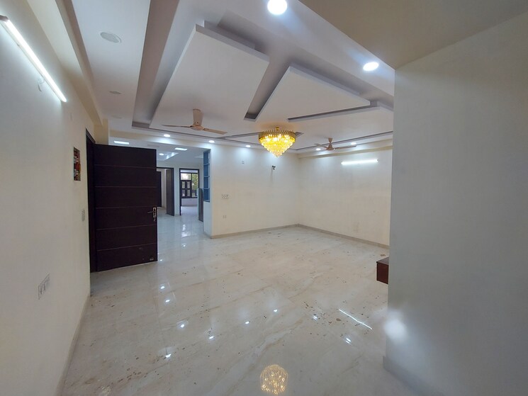 Room, rajendra nagar 4 Bedroom 205 Sq.Yd. Builder Floor In Rajendra Nagar Ghaziabad 9108697