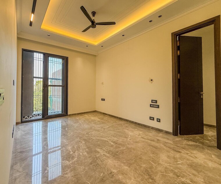 Room, greater kailash part 3 3 Bedroom 2500 Sq.Ft. Apartment In Greater Kailash Part 3 Delhi 9108718