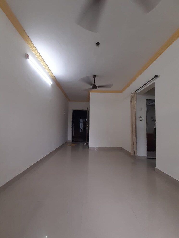 Room, malad east 1 RK 300 Sq.Ft. Apartment In Malad East Mumbai 9108782