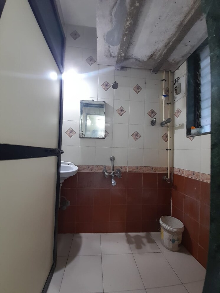 Bathroom, malad east 1 RK 300 Sq.Ft. Apartment In Malad East Mumbai 9108782