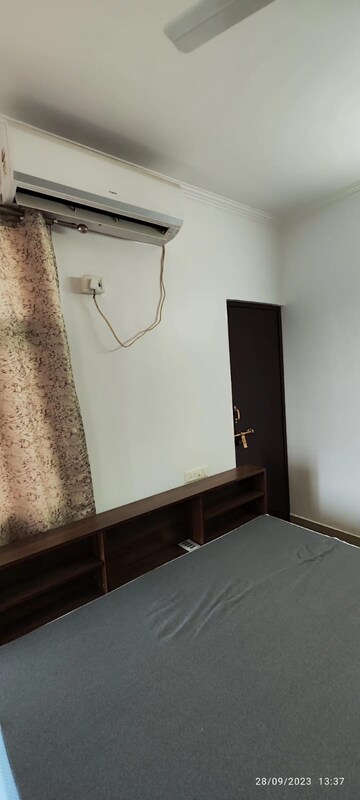 Furnished Amenities in 3 BHK Apartment at Gomti Nagar – for Rent