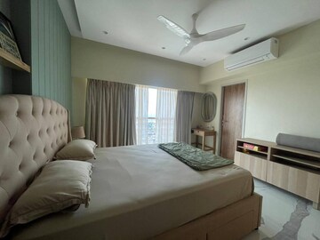 Bedroom in 3 BHK Apartment at Andheri West – for Rent
