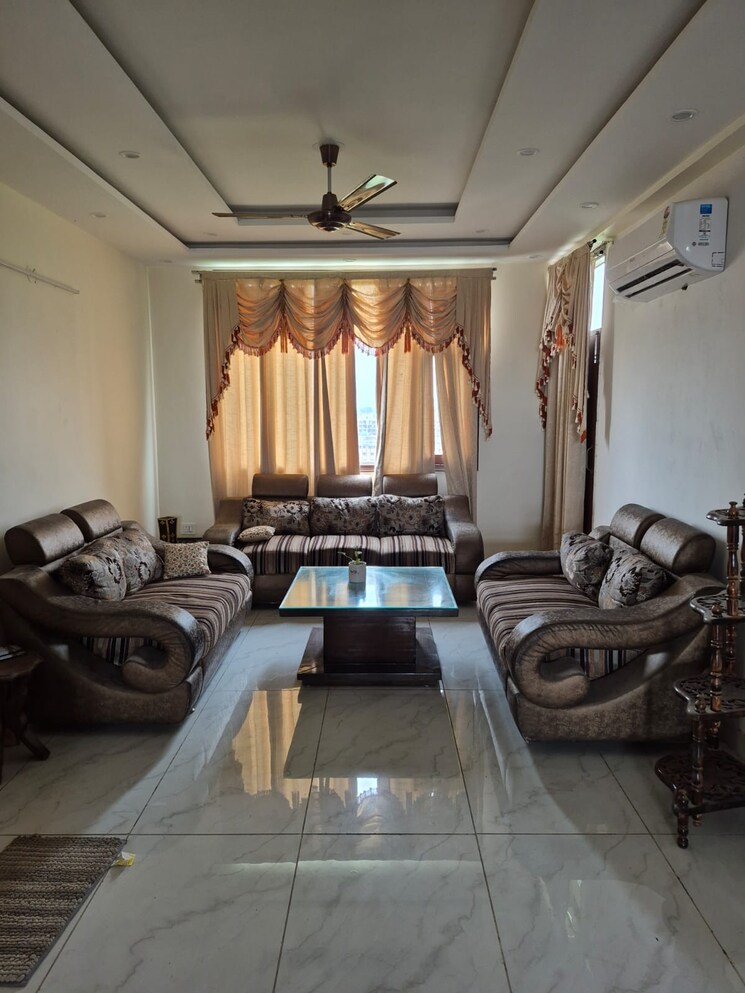 Living Room, pir machalla 3 Bedroom 2200 Sq.Ft. Apartment In Pir Machalla Zirakpur 9108845