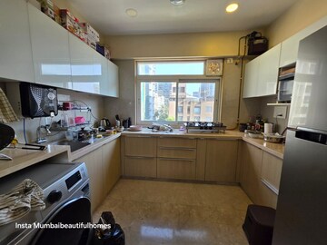 Team Area in 2 BHK Apartment at Andheri West – for Rent
