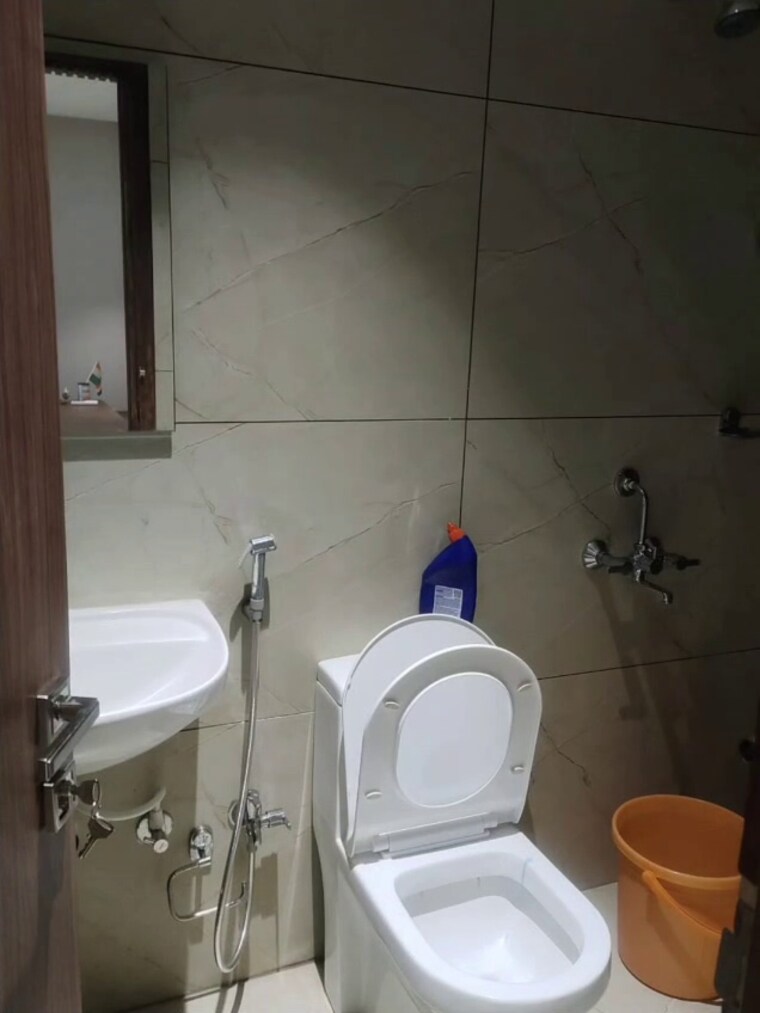 Bathroom, jain-sadguru-image-capital-park Commercial Office Space in IT/SEZ 2400 Sq.Ft. In Madhapur Hyderabad 9108811