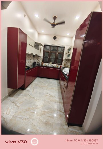 Bedroom in 6 BHK Villa at Gomti Nagar – for Rent