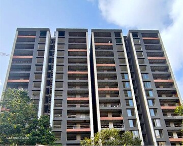 5 BHK Apartment For Rent in Bandra East