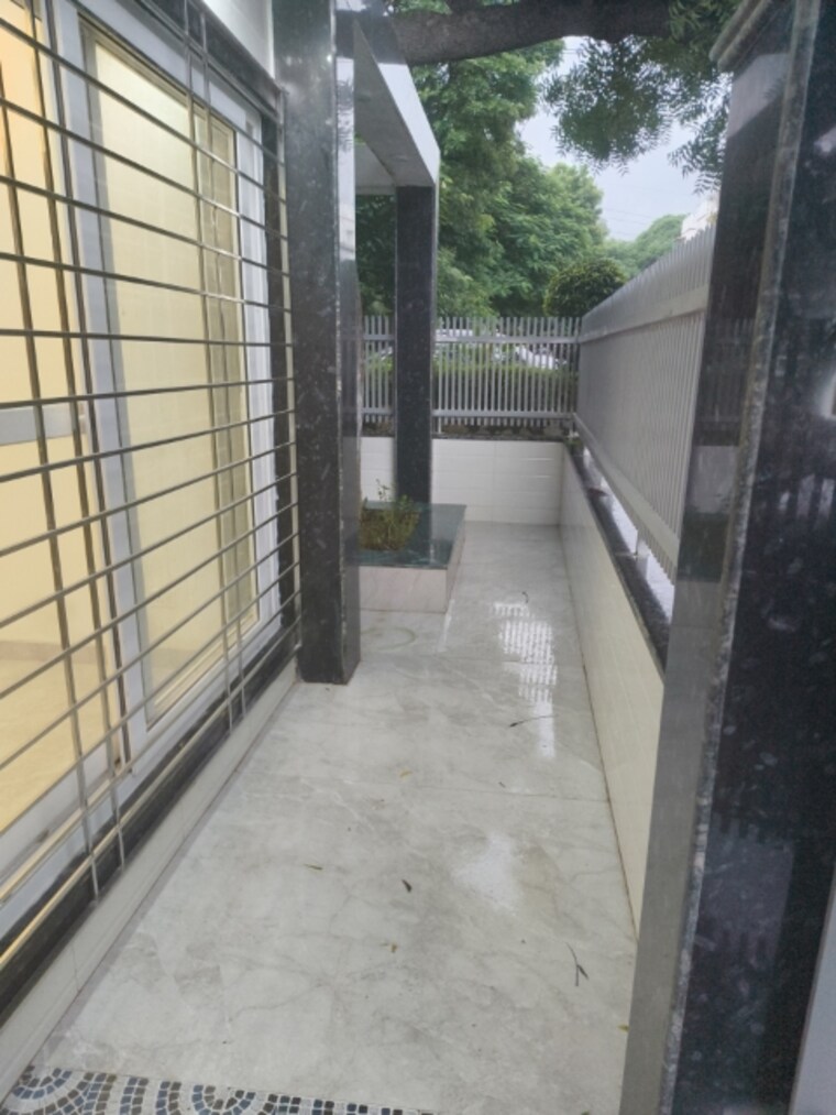 Balcony, vasant kunj 4 Bedroom 2500 Sq.Ft. Apartment In Vasant Kunj Delhi 9109069