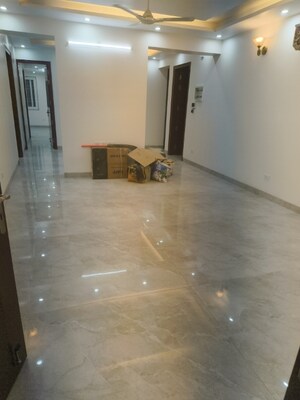 Room in 4 BHK Apartment at Vasant Kunj – for Sale