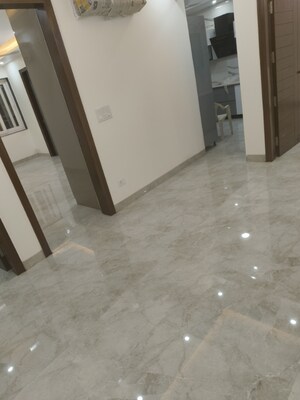 Room in 4 BHK Apartment at Vasant Kunj – for Sale