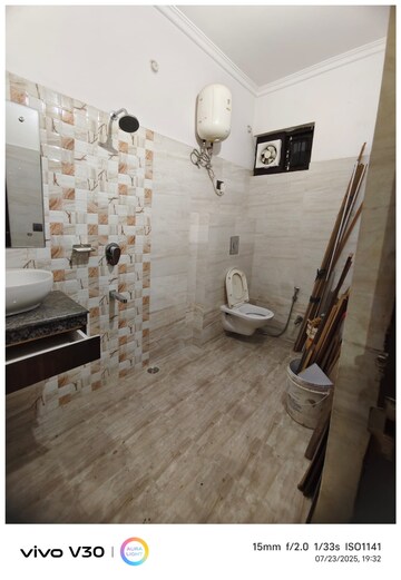 Bathroom in 6+ BHK Villa at Gomti Nagar – for Rent