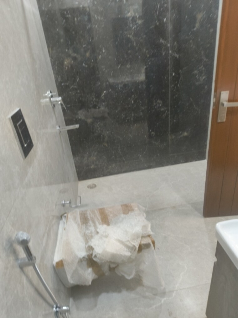 Bathroom, vasant kunj 4 Bedroom 2500 Sq.Ft. Apartment In Vasant Kunj Delhi 9109069