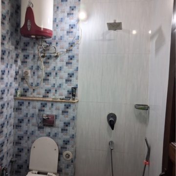 Bathroom in 2.5 BHK Villa at Sector 22 – for Rent