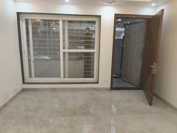 Room in 4 BHK Apartment at Vasant Kunj – for Sale