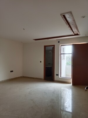 Room in 3 BHK Builder Floor at Green Fields Colony – for Sale