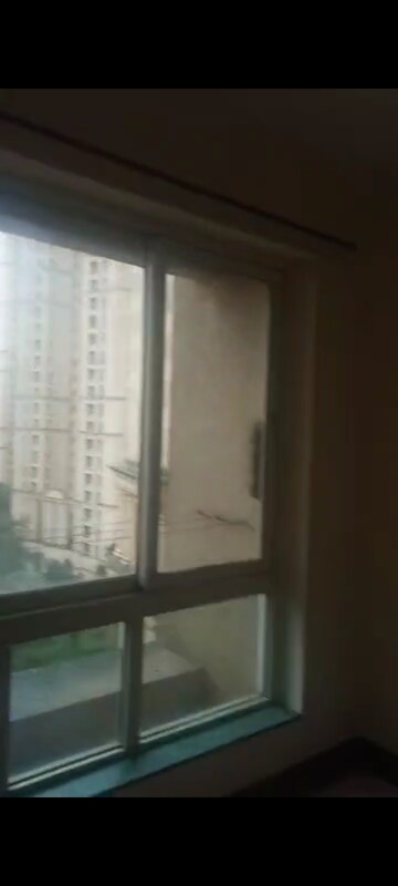 Room in 2 BHK Apartment at Hiranandani Meadows, Manpada – for Rent