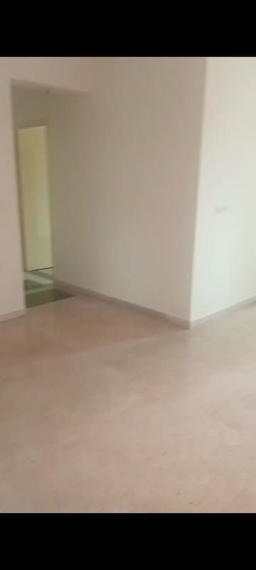 Room in 2 BHK Apartment at Hiranandani Meadows, Manpada – for Rent
