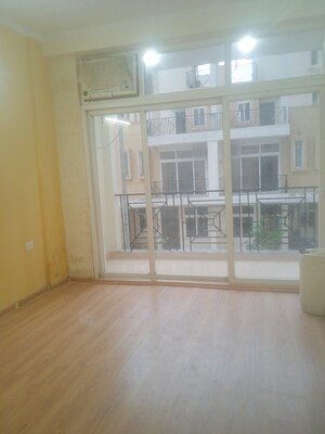 Room in 3 BHK Villa at Amrapali Dream Valley, Tech Zone 4 Greater Noida – for Sale