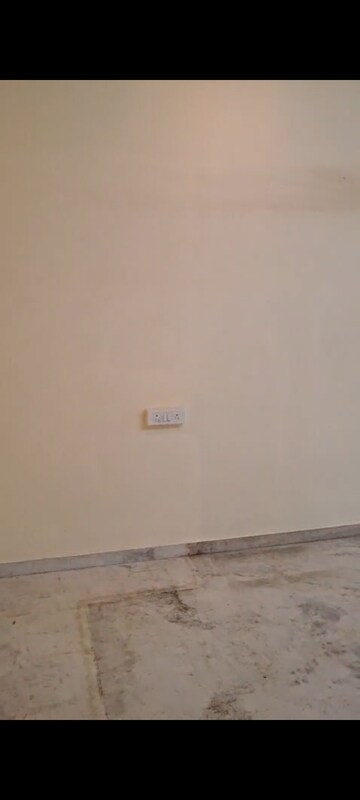 Room in 1 BHK Apartment at Vile Parle East – for Rent