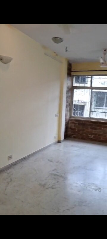 Room in 1 BHK Apartment at Vile Parle East – for Rent