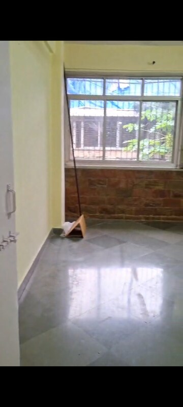 Room in 1 BHK Apartment at Vile Parle East – for Rent