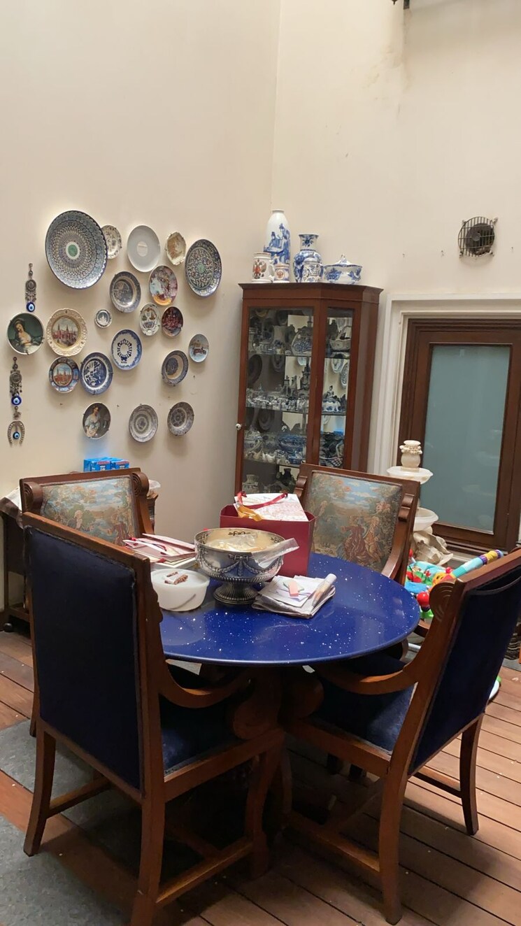 Living Room, boutique-residential-apartments-35 3 Bedroom 3500 Sq.Ft. Penthouse In Golf Links Delhi 9109016