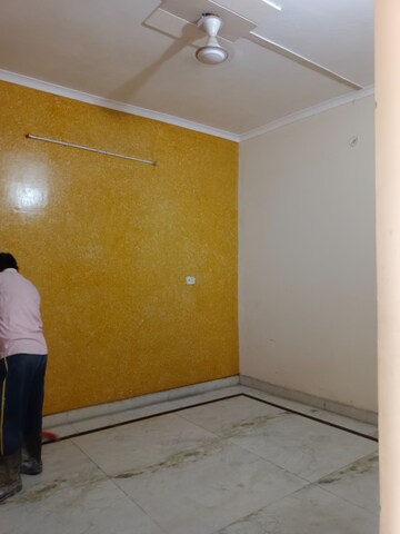 Room in 3 BHK Builder Floor at Green Fields Colony – for Sale