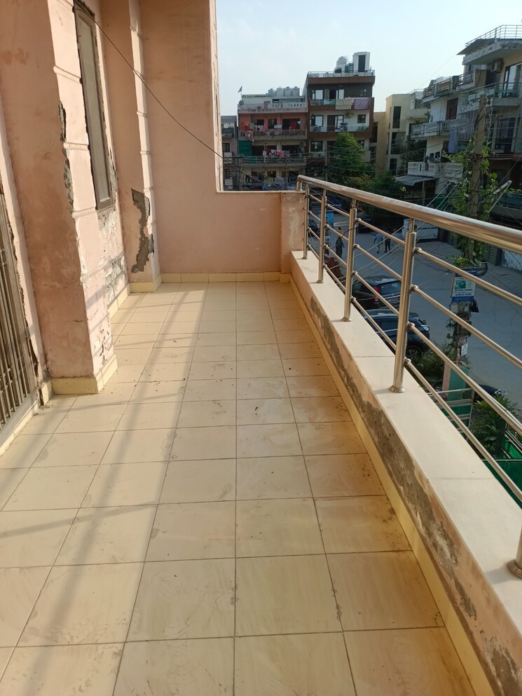 Balcony, green fields colony 3 Bedroom 1800 Sq.Ft. Builder Floor In Green Fields Colony Faridabad 9109033