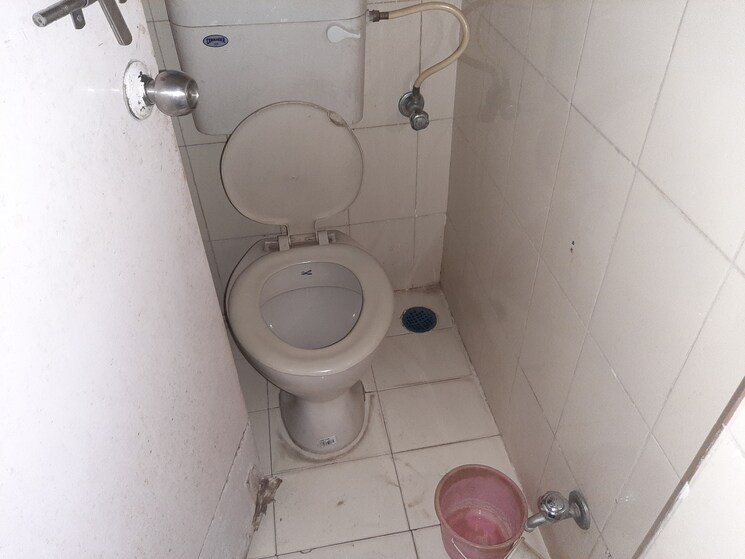 Bathroom, radhakrishna-township 1 Bedroom 600 Sq.Ft. Apartment In Sinhagad Road Pune 9109032