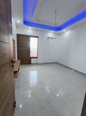 Building Lobby in 3 BHK Builder Floor at Green Fields Colony – for Sale