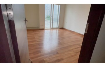 Room in 2 BHK Apartment at Samridhi Luxuriya Avenue, Sector 150 – for Rent