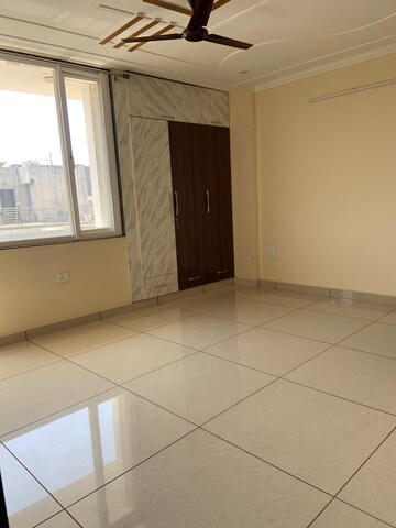 Room in 4 BHK Builder Floor at Sector 23 Dwarka – for Rent