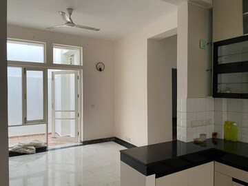 Room in 3 BHK Builder Floor at SS Southend Floors, South City 2 – for Rent