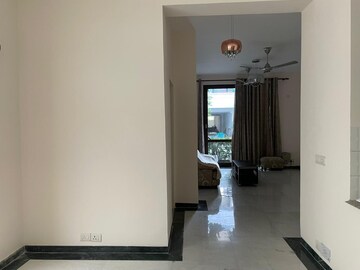 Room in 3 BHK Builder Floor at SS Southend Floors, South City 2 – for Rent