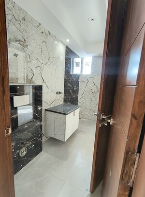 Team Area in 3 BHK Builder Floor at Green Fields Colony – for Sale