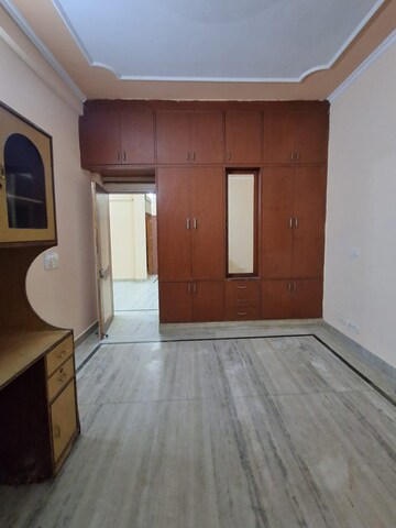 Room in 2 BHK Builder Floor at Sector 45 – for Rent