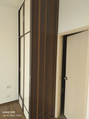 Room in 5 BHK Apartment at Orchid Gardens, Sector 54 – for Sale