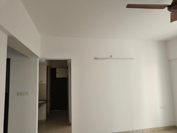 Room in 2 BHK Apartment at Amanora Victory Towers, Hadapsar – for Rent